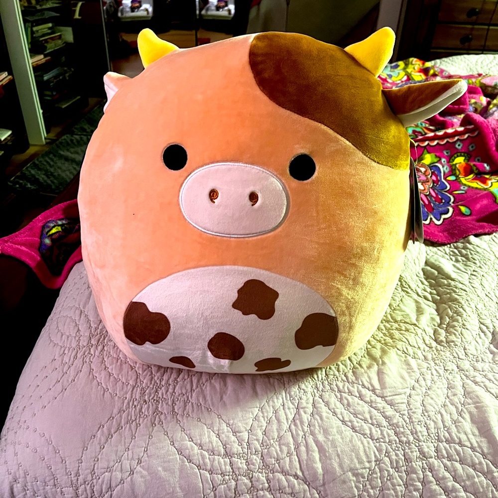 A 14 inches squishmallow Ms. Nightingale 🐮 🐄🧡🤍🖤🤎